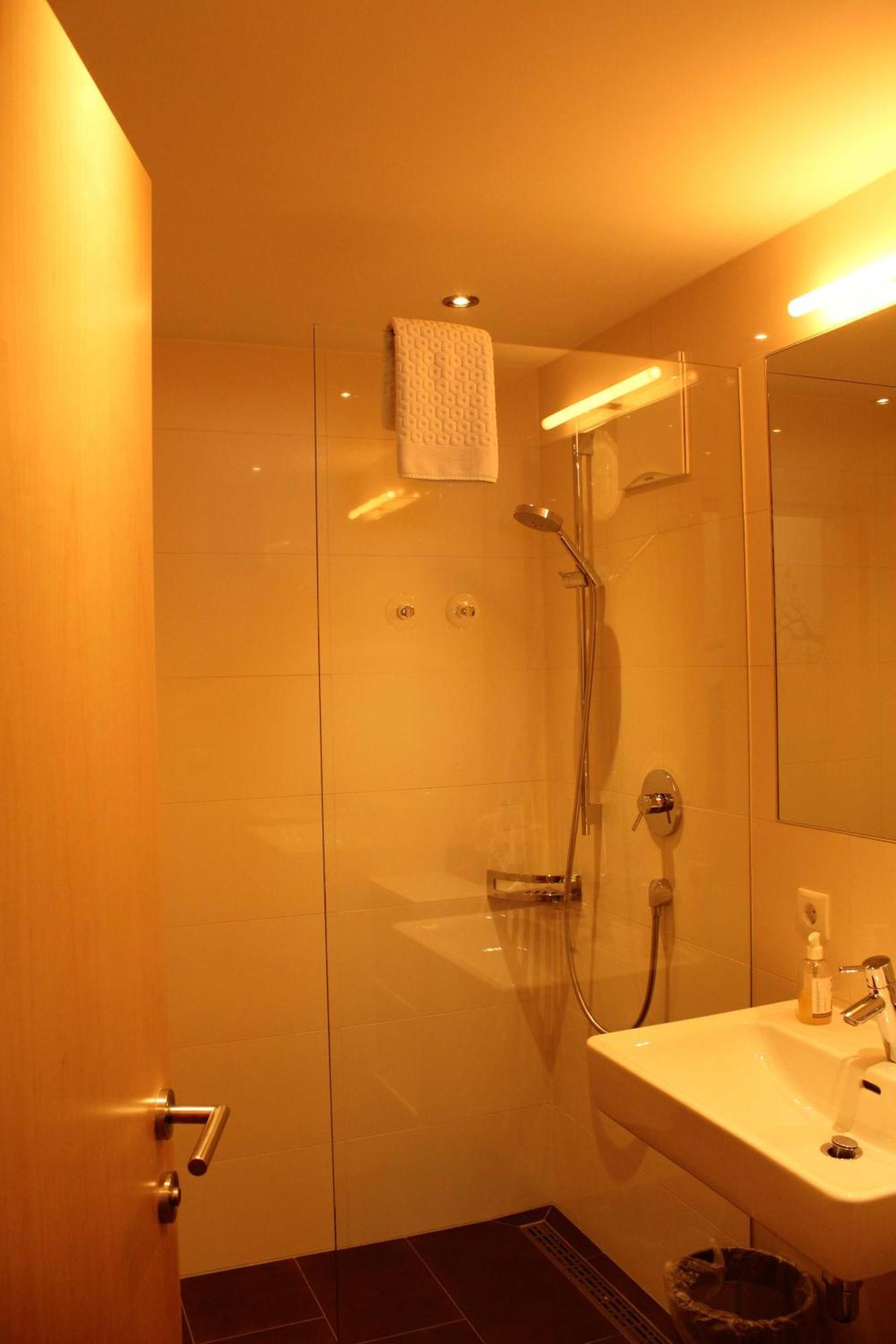 Valbella Bed & Breakfast พาร์เตอเนน ห้อง รูปภาพ
