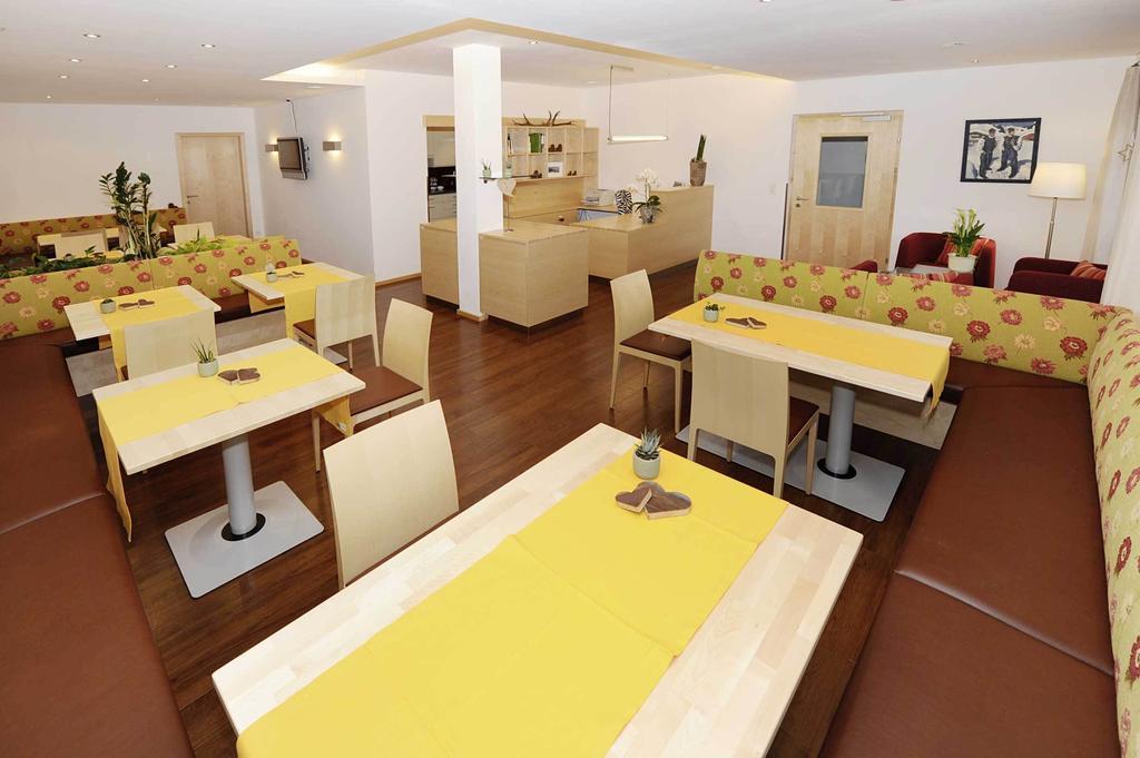 Valbella Bed & Breakfast พาร์เตอเนน ภายนอก รูปภาพ