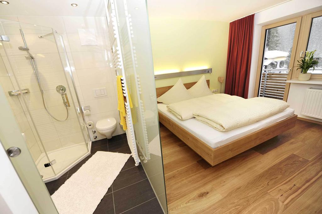 Valbella Bed & Breakfast พาร์เตอเนน ห้อง รูปภาพ